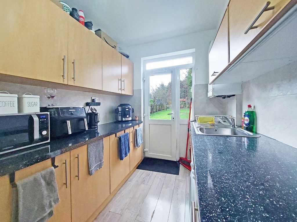 Property photo 2 of 12 4869596