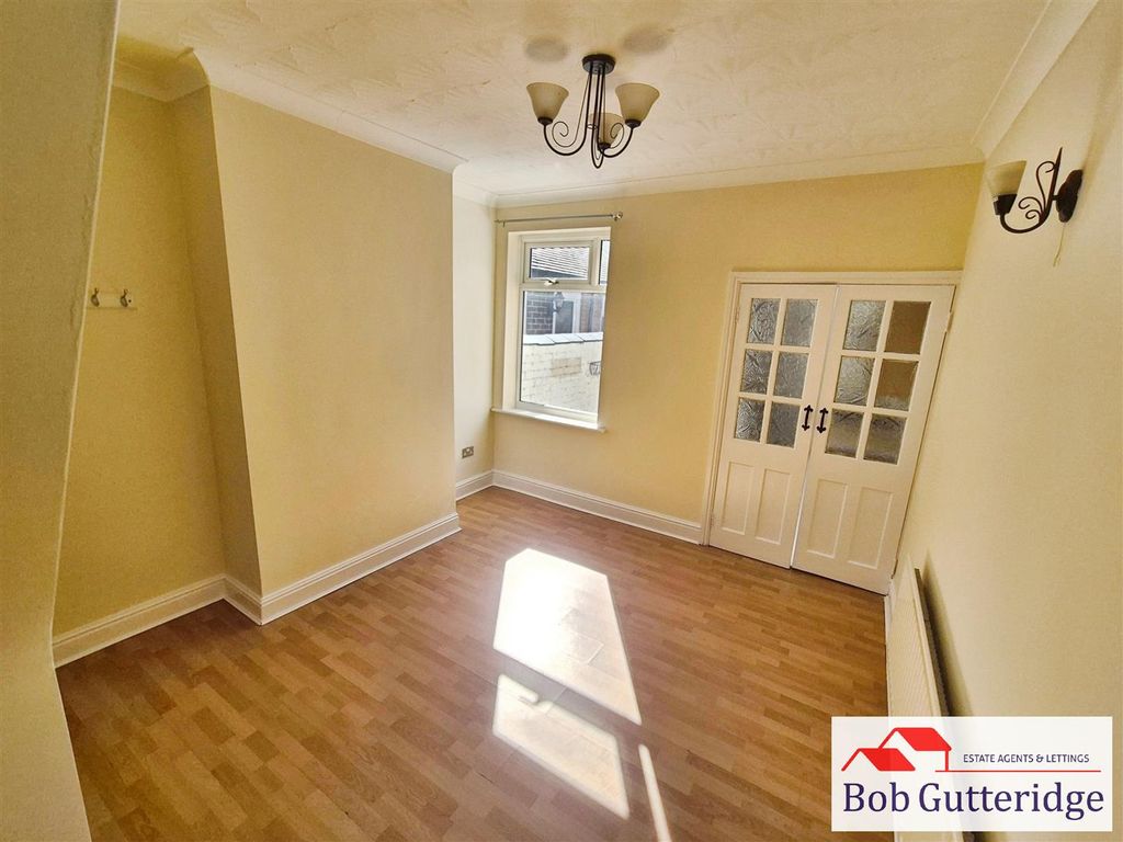 Property photo 3 of 12 Lounge