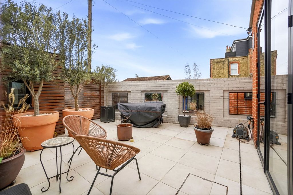 Property photo 2 of 18 Picture No. 17