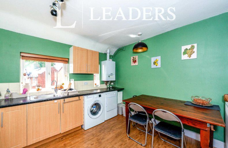 Property photo 3 of 11 Kitchen