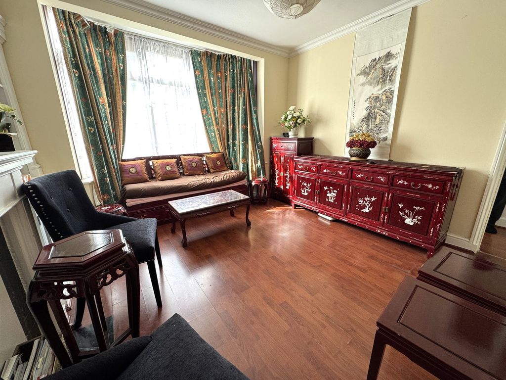 Property photo 2 of 20