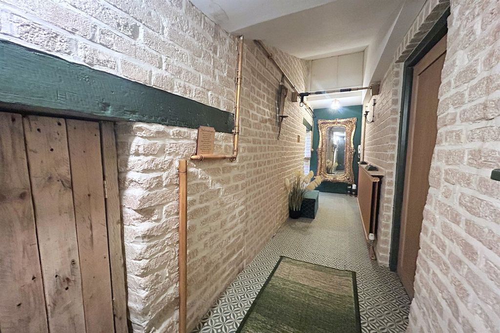 Property photo 1 of 13 (Main)