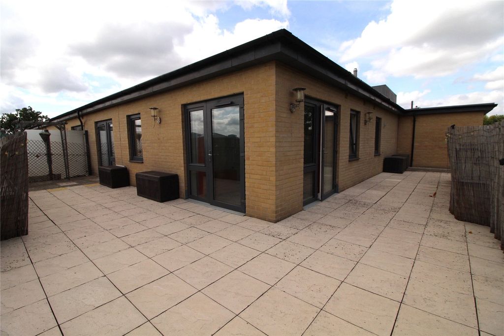 Property photo 2 of 14 Picture No. 27