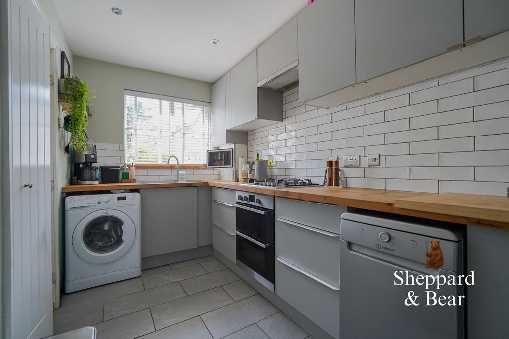 Property photo 3 of 51 Kitchen