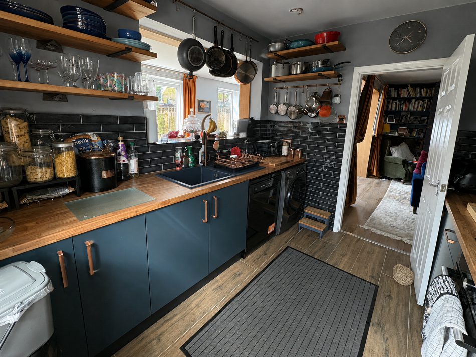 Property photo 2 of 21 Kitchen