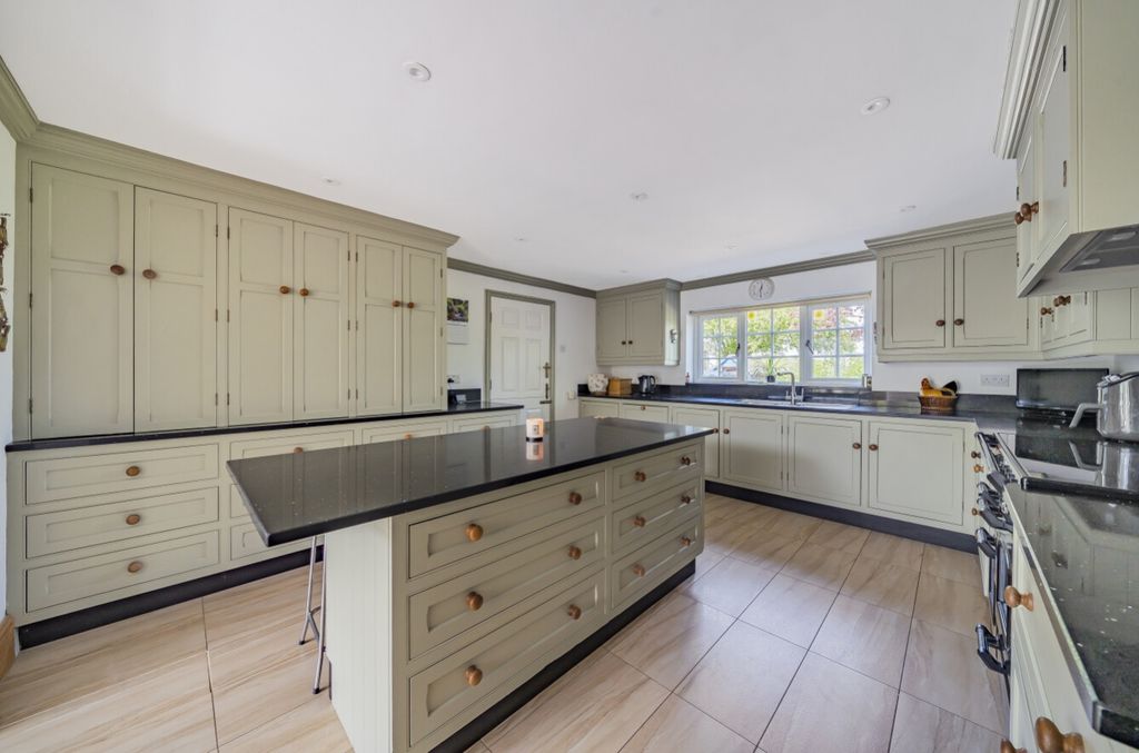 Property photo 2 of 32 1121324 (5)