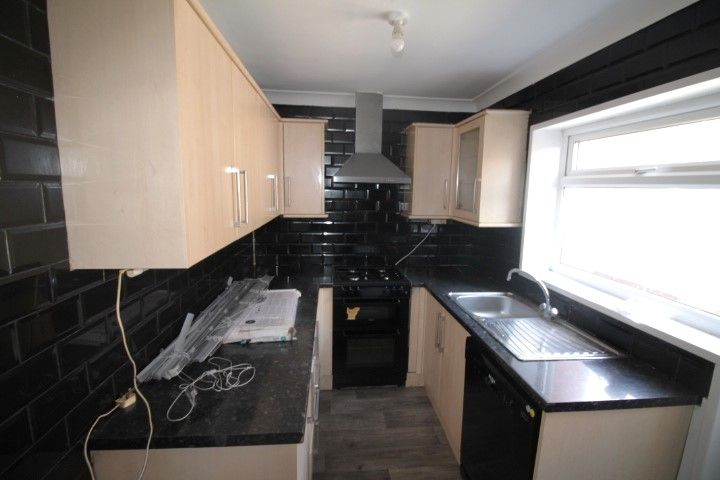 Property photo 3 of 10 Kitchen