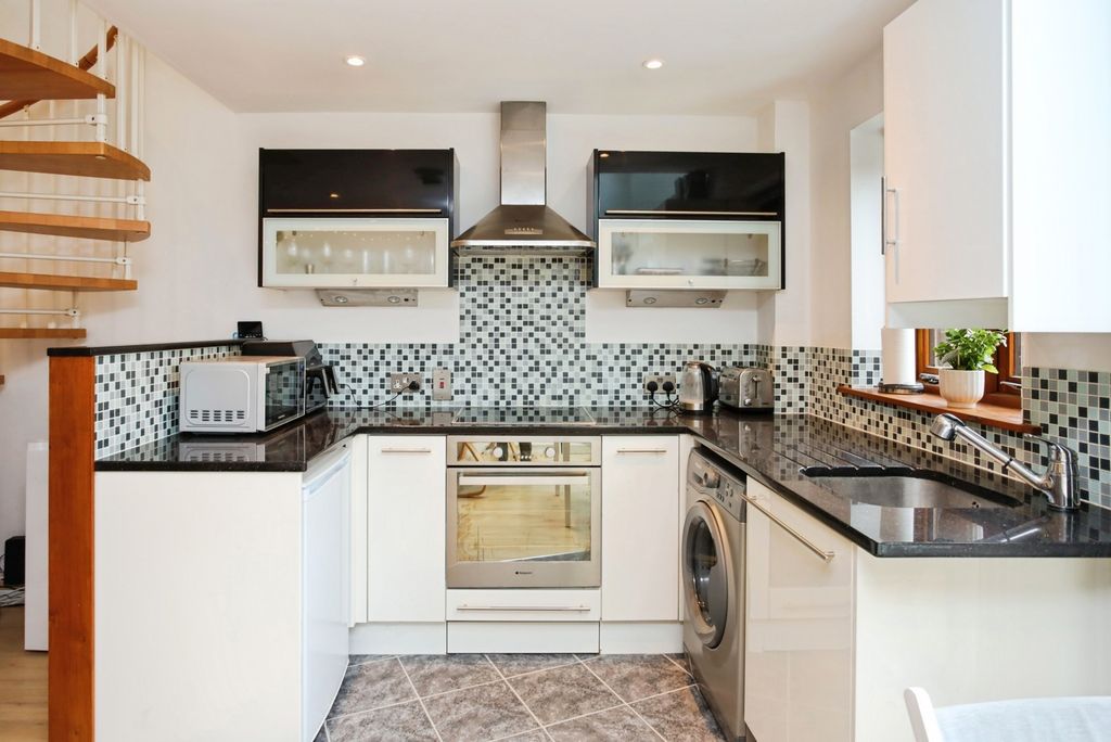 Property photo 3 of 17 Pbox-Img.Jpg