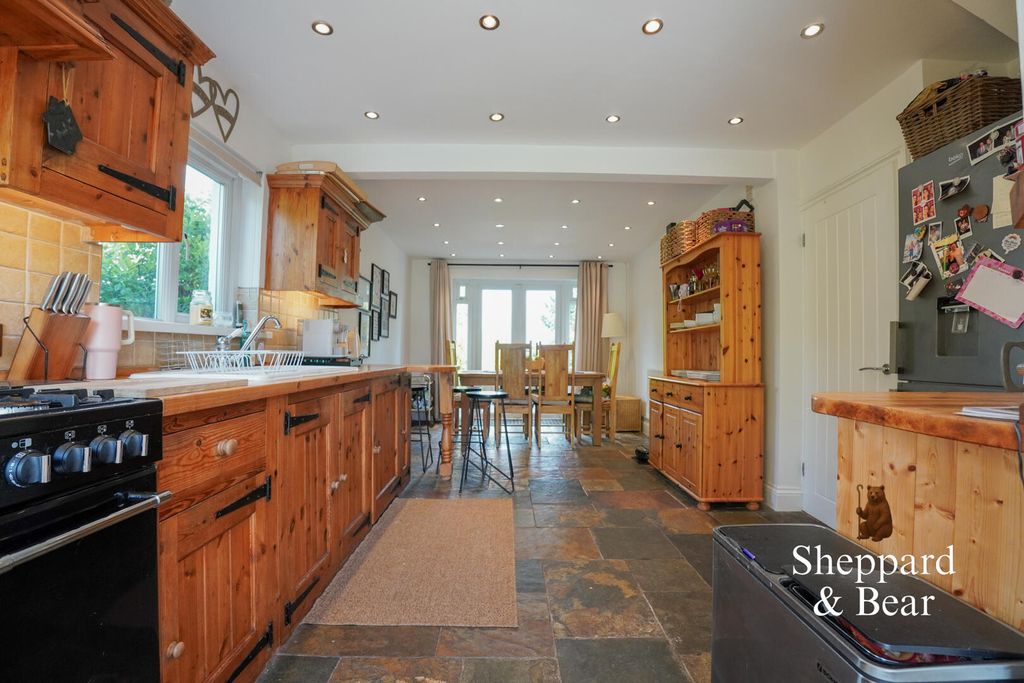 Property photo 1 of 55 Kitchen