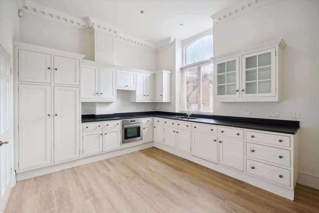 Property photo 2 of 12 Image