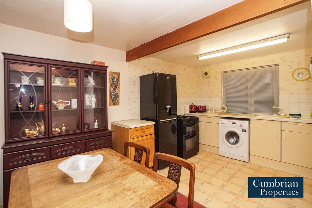 Property photo 2 of 15 Dining Kitchen Area