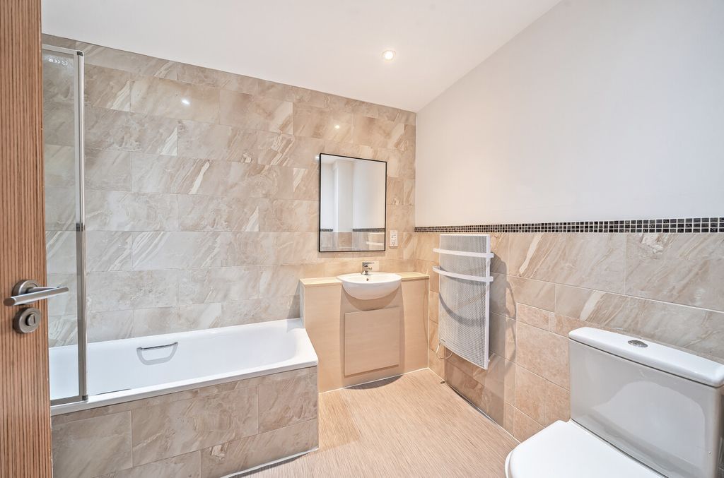 Property photo 3 of 9 1297535-3-682Deaa...