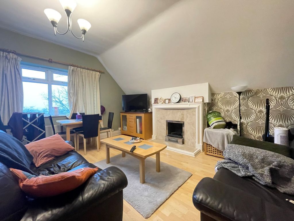 Property photo 2 of 9 Picture No. 14