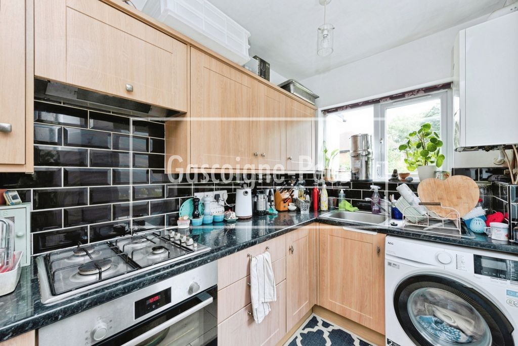 Property photo 3 of 21