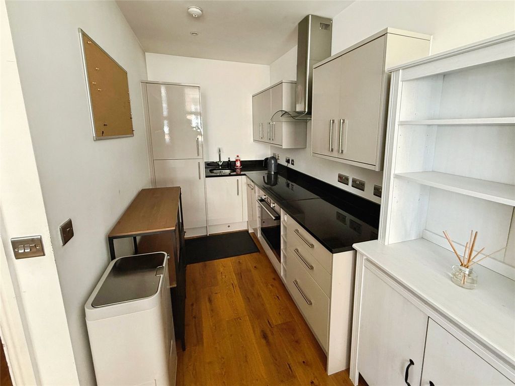 Property photo 3 of 7 Kitchen