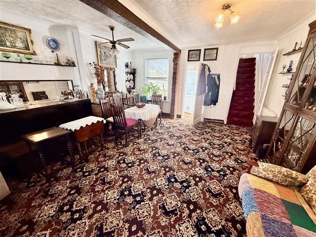 Property photo 3 of 16 Lounge