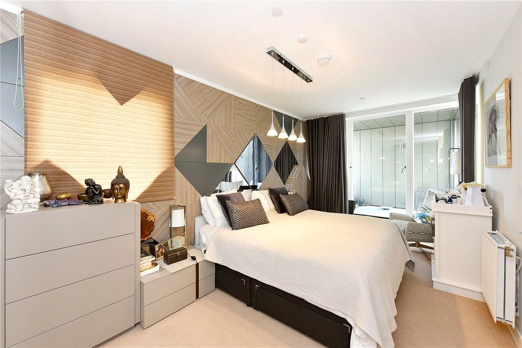 Property photo 3 of 22 Bedroom