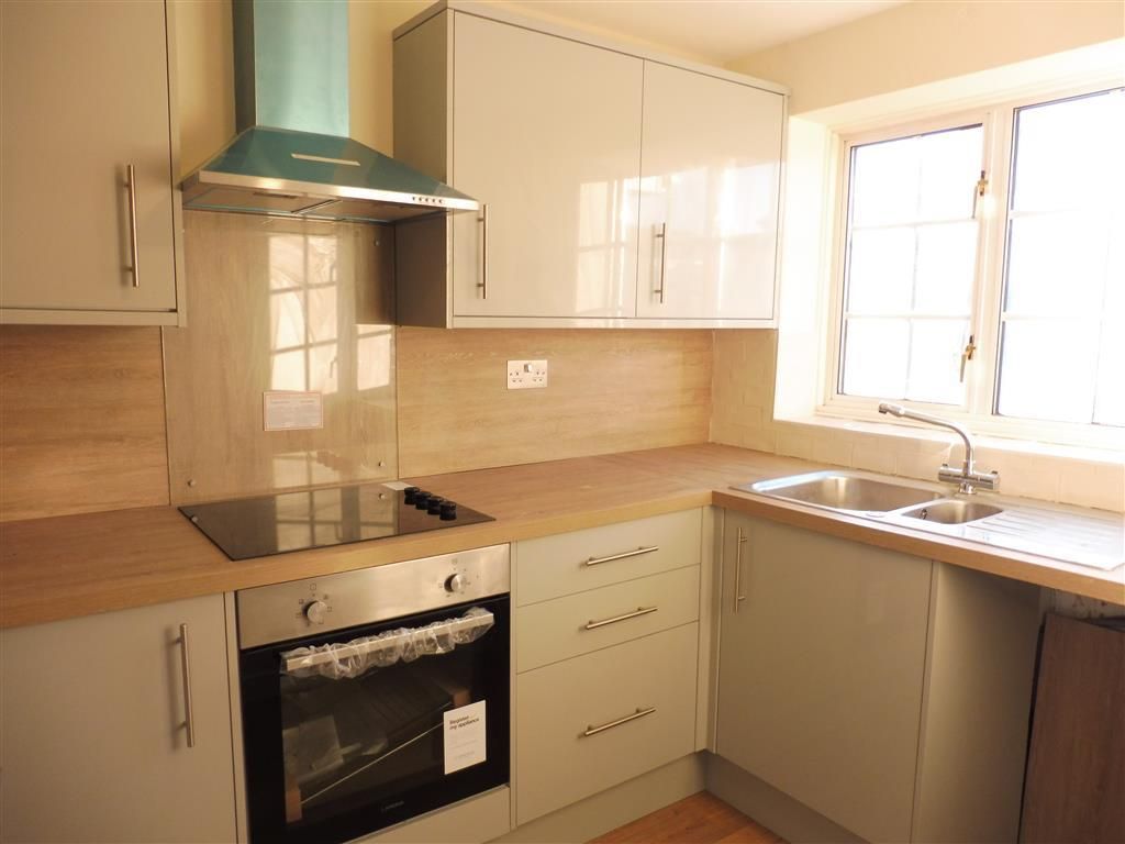 Property photo 3 of 10 Kitchen