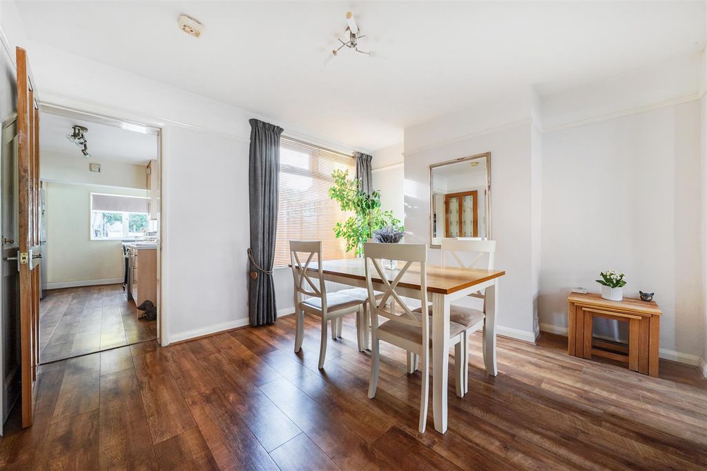 Property photo 3 of 27 1373704-21-690339d1Aaab0.Jpg