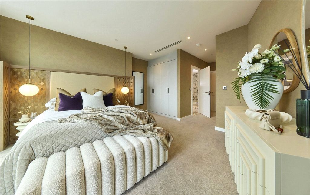 Property photo 1 of 26 Bedroom