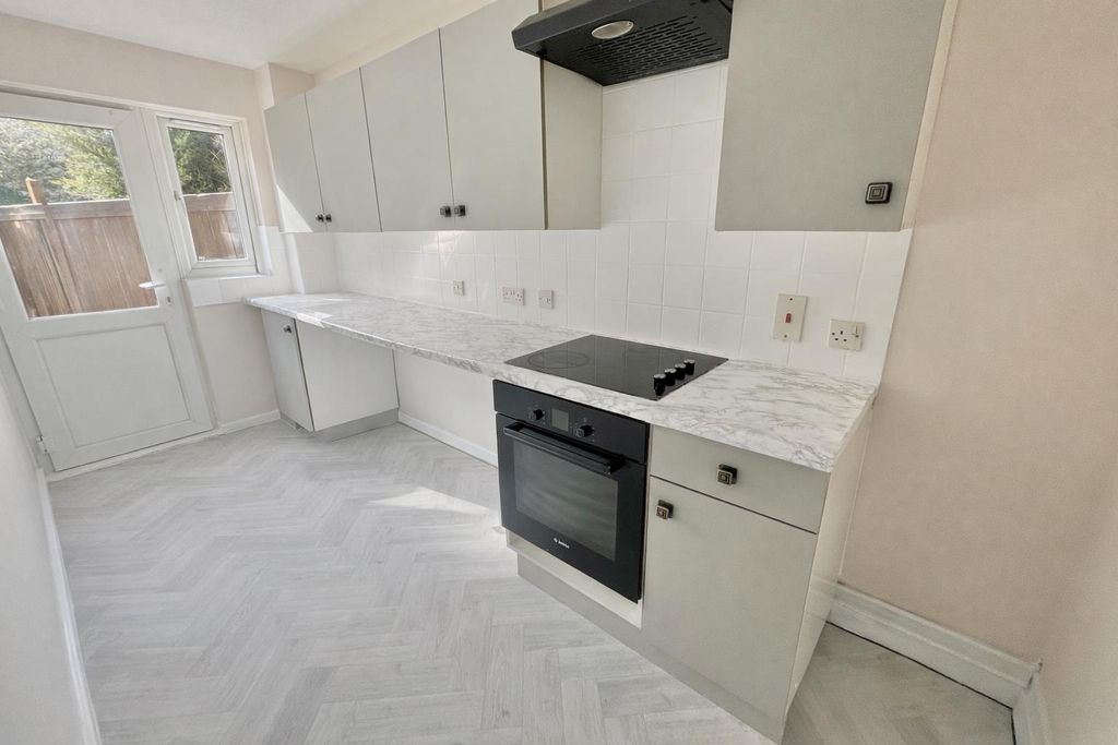 Property photo 2 of 5 Kitchen