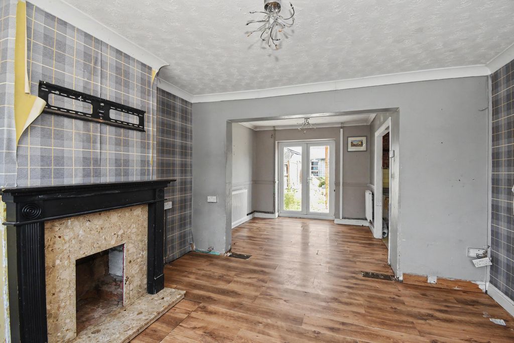 Property photo 3 of 22 35 Naunton Road, Swindon Sn3 3Dq
