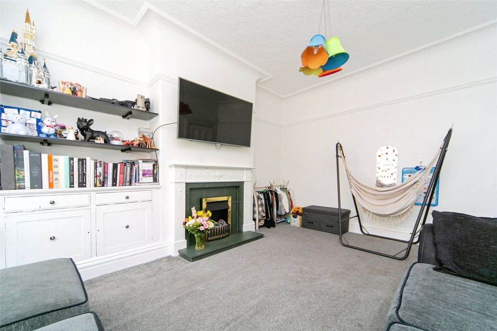 Property photo 3 of 16 Living Room