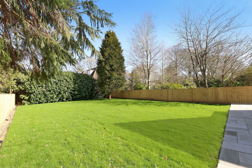 Property photo 3 of 13 Garden