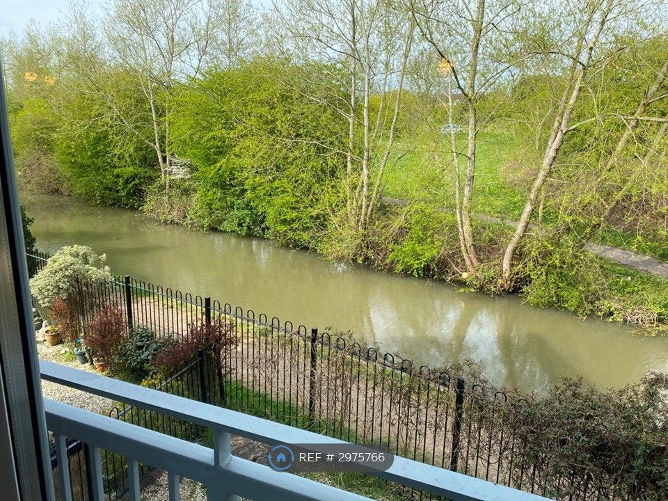 Property photo 2 of 7 Canal Views