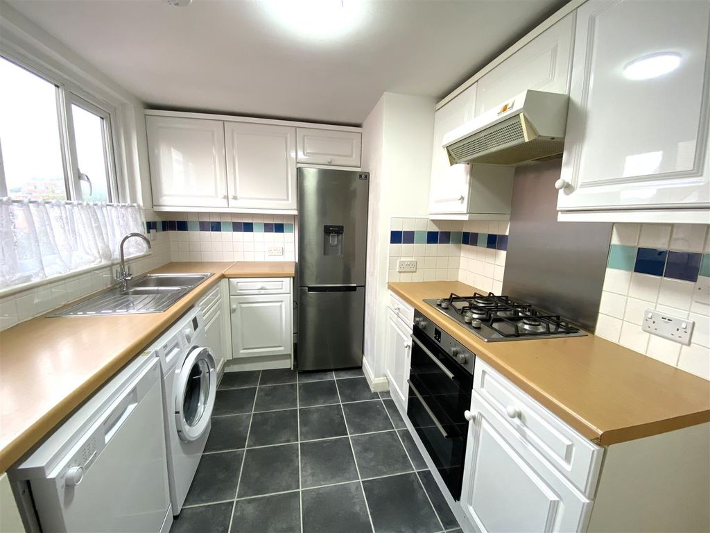 Property photo 3 of 17 Kitchen.Jpg