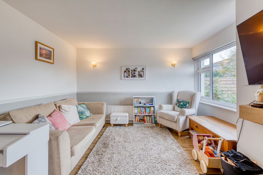 Property photo 3 of 28