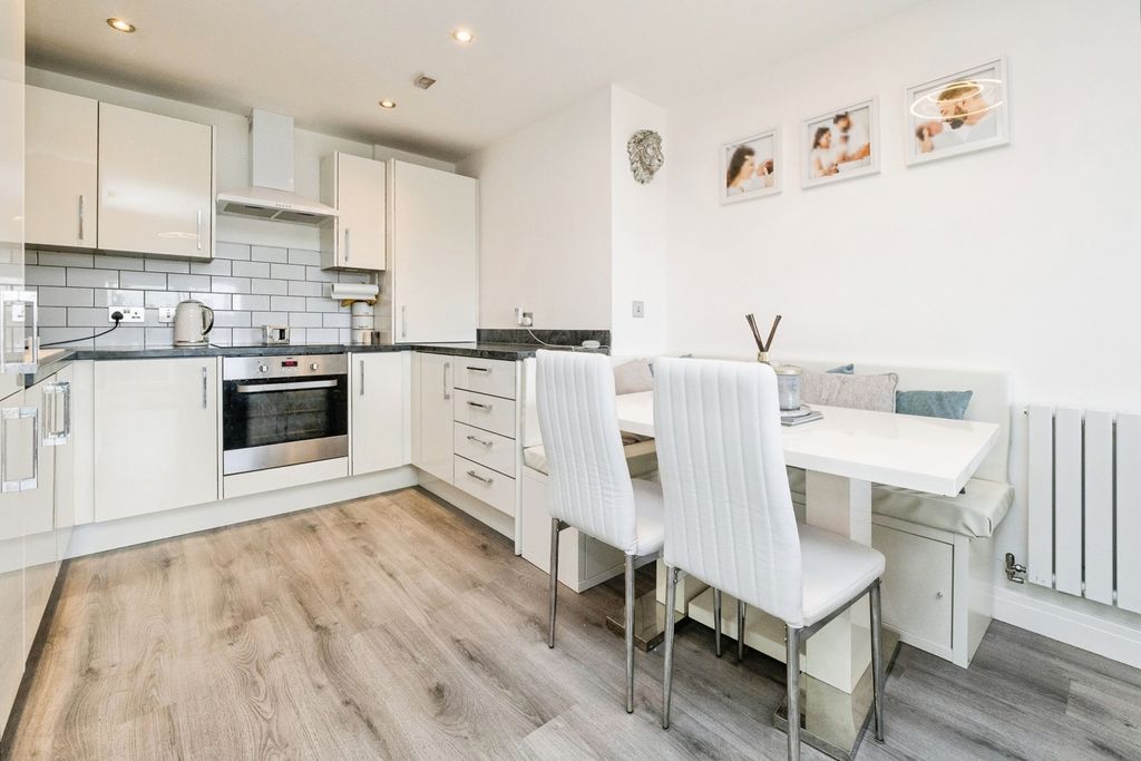 Property photo 3 of 22 Pbox-Img.Jpg