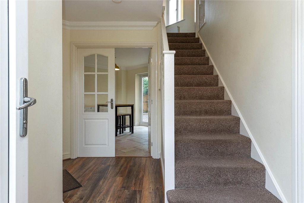 Property photo 2 of 14 Entrance Hall