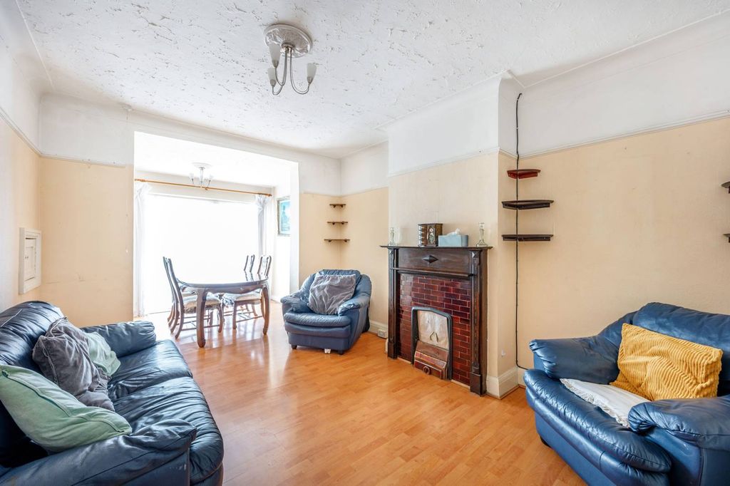 Property photo 2 of 9