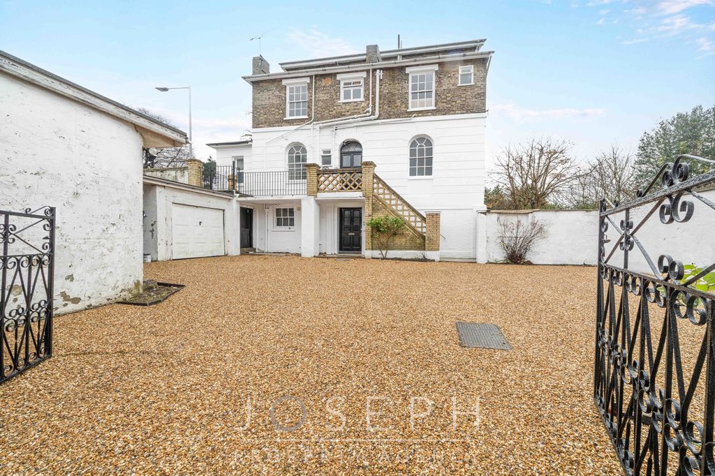 Property photo 1 of 21