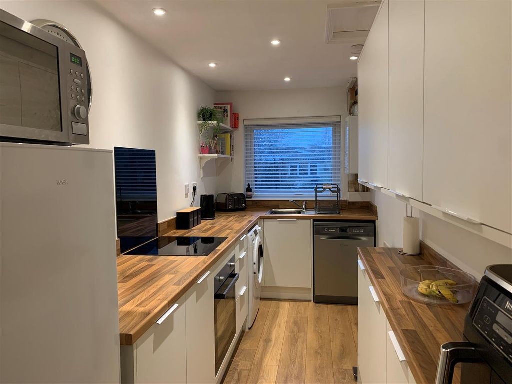 Property photo 2 of 7 Kitchen.Jpg