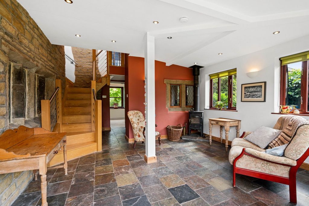 Property photo 2 of 35