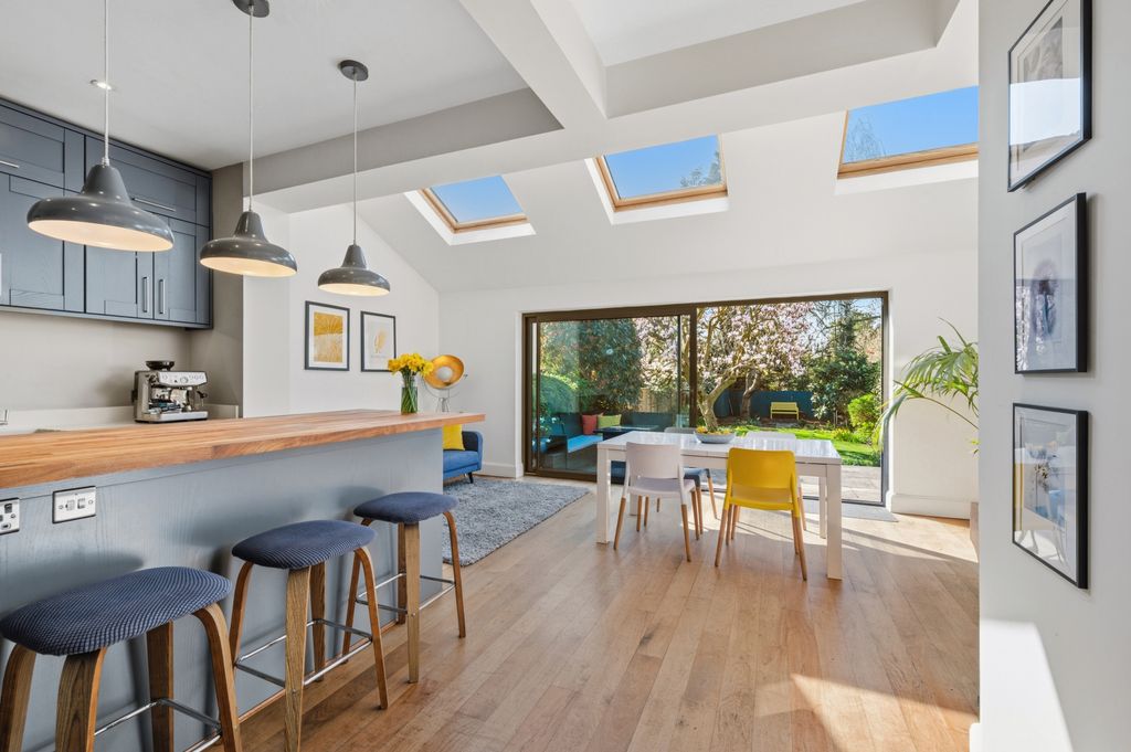 Property photo 2 of 25 Picture No. 21