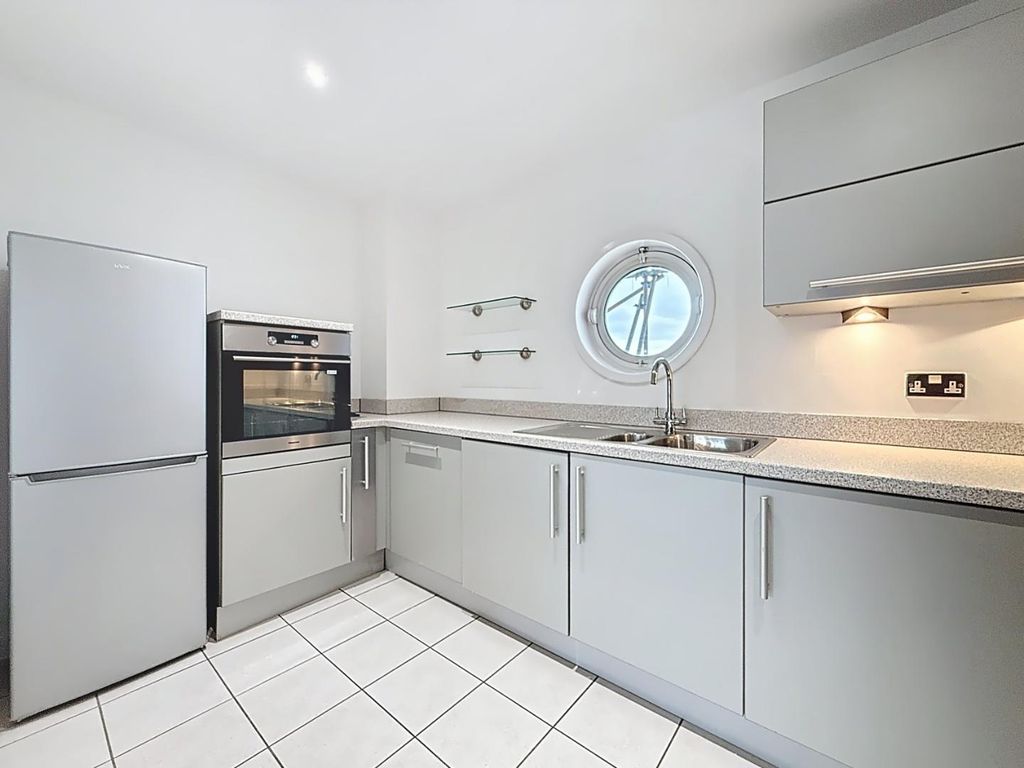 Property photo 3 of 20 Kitchen