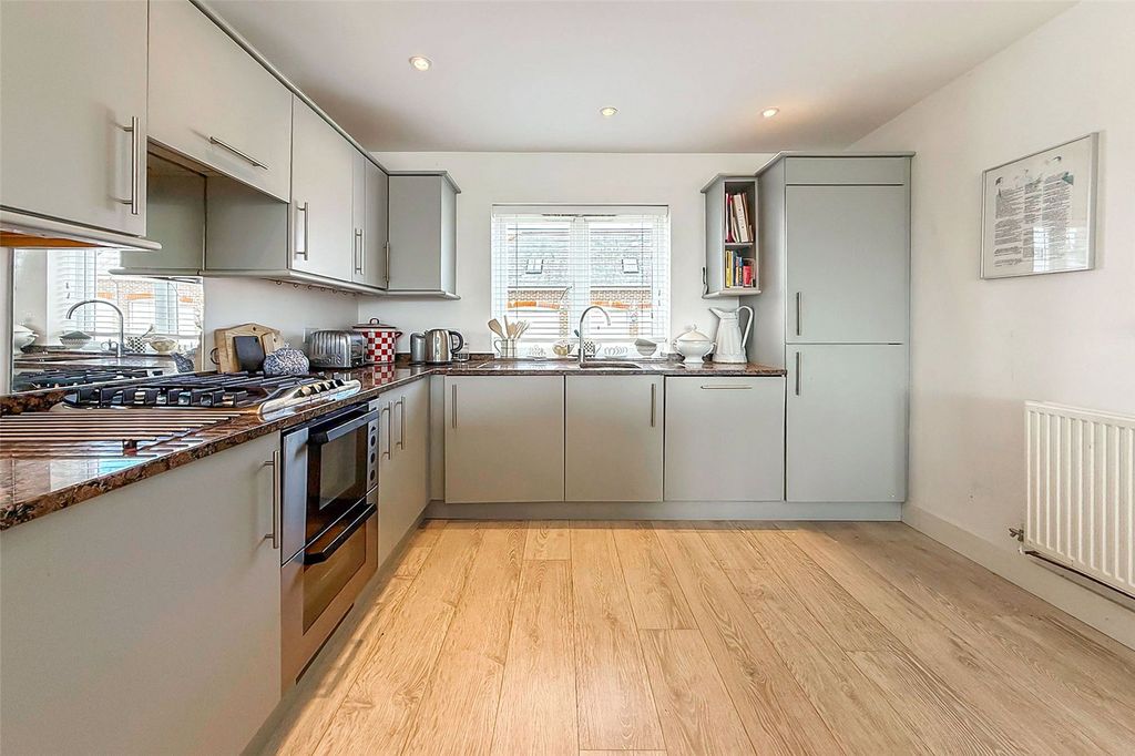 Additional image 20 of 3 bed semi-detached house for salePier Road, Littlehampton, West Sussex BN17