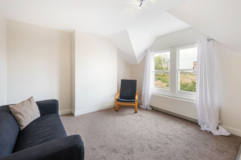 Property photo 3 of 7 Awinship-2793-02-Hig