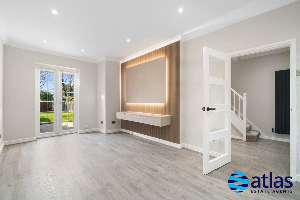 Property photo 2 of 34 Living Room