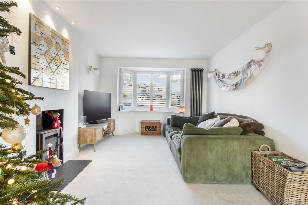 Property photo 2 of 22 Lounge