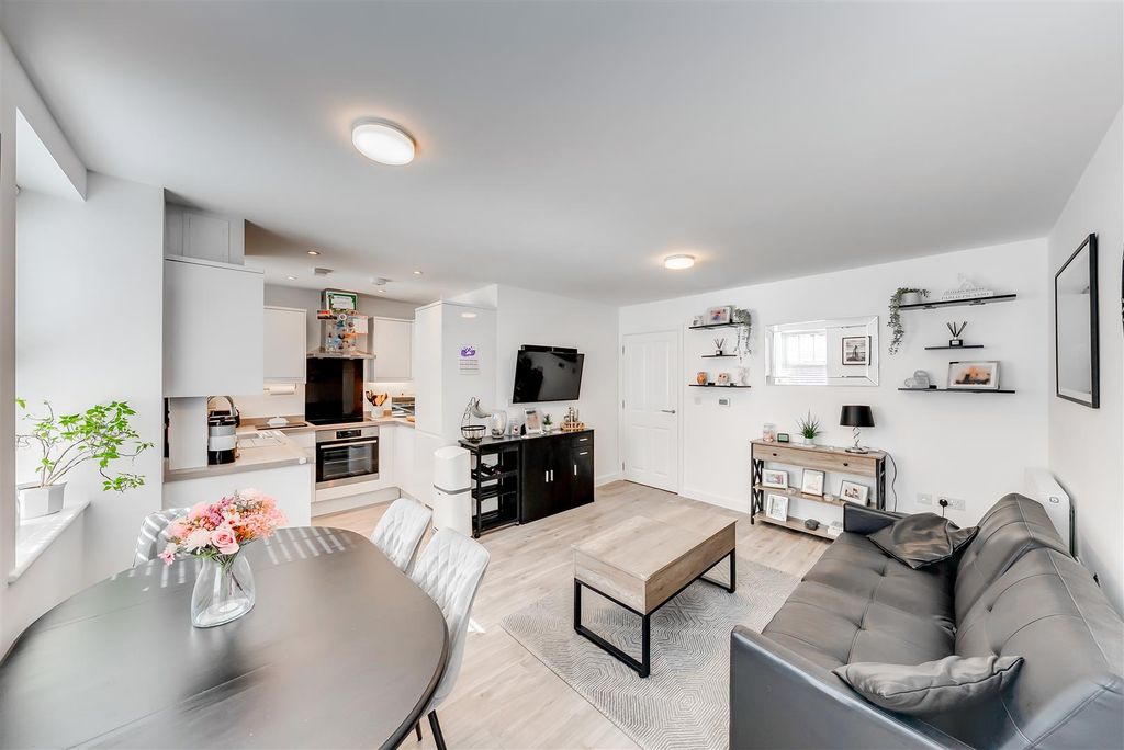 Property photo 2 of 14 A7S01155Hdr.Jpg