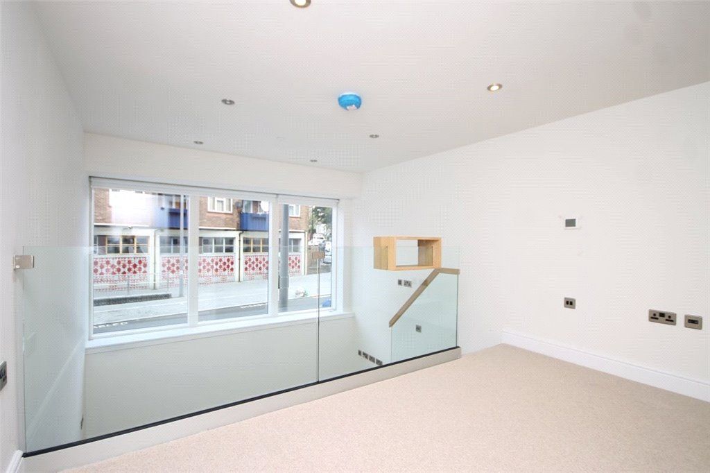 Property photo 3 of 24 Picture No. 04
