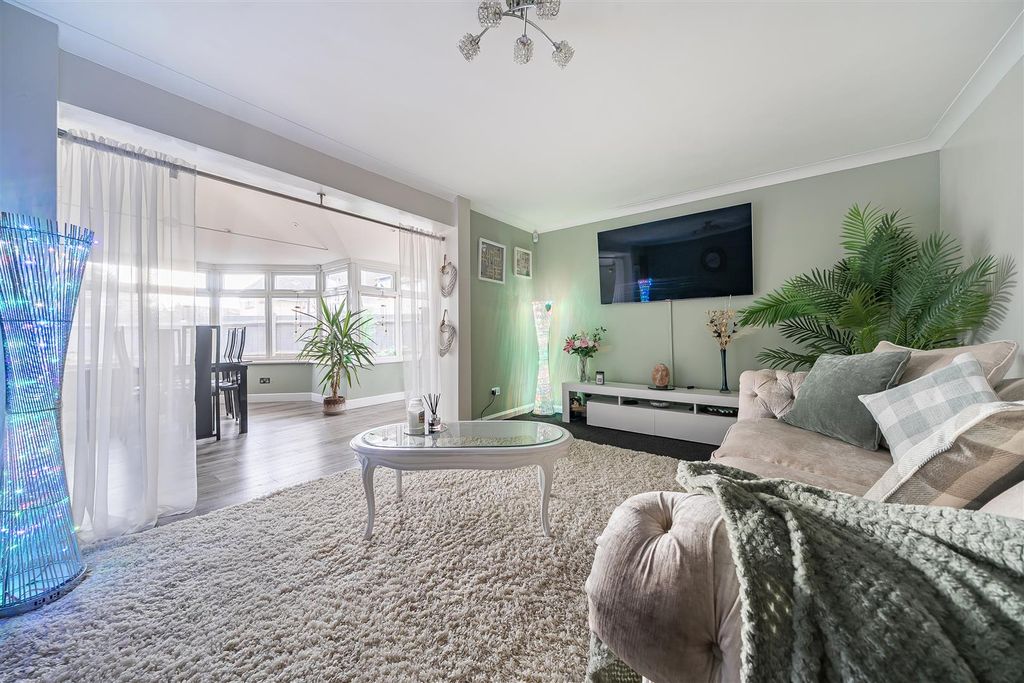 Property photo 2 of 20 1400803-12-6980ce7B8098B.Jpg