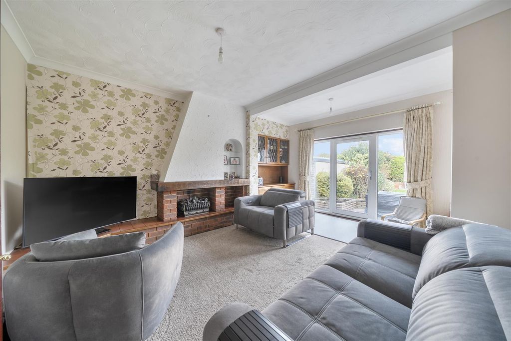 Property photo 3 of 10 Elm Avenue - Lounge 1.Jpg