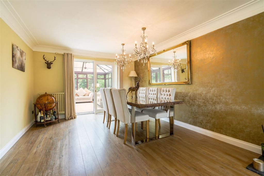 Property photo 3 of 14 Living Room / Dining Area