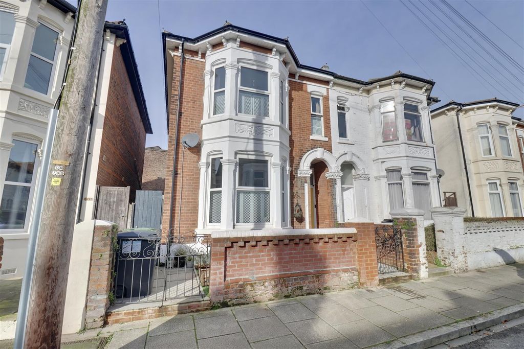 Property photo 1 of 31 37675C42-66C3-44B5-A8Da-9Fce1C4C46CC_1_201_A.Jpeg