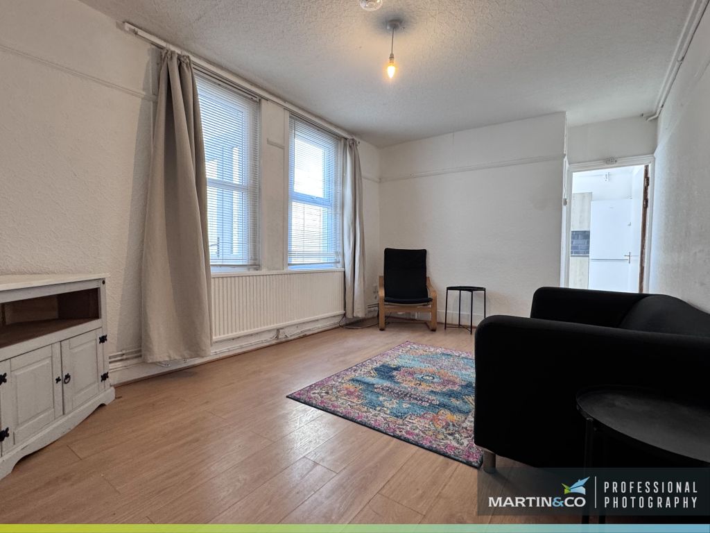 Property photo 2 of 8 109A Month Road Living Room